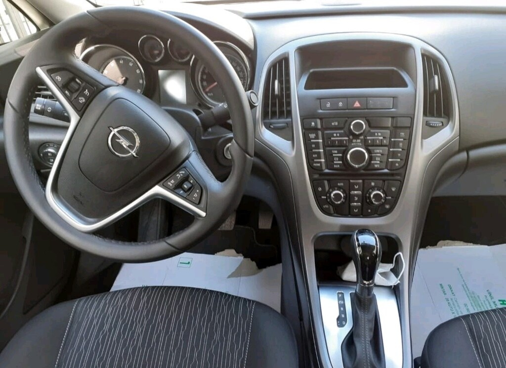 Opel Astra J Sedan - 6