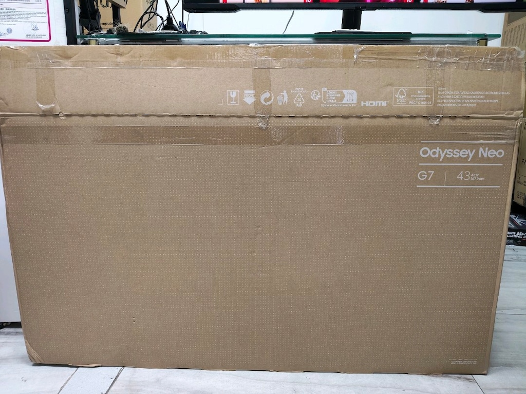 SAMSUNG ODYSSEY NEO G7 43" 4K 144HZ 1MS IPS SMART DEX MONİTÖR - 2