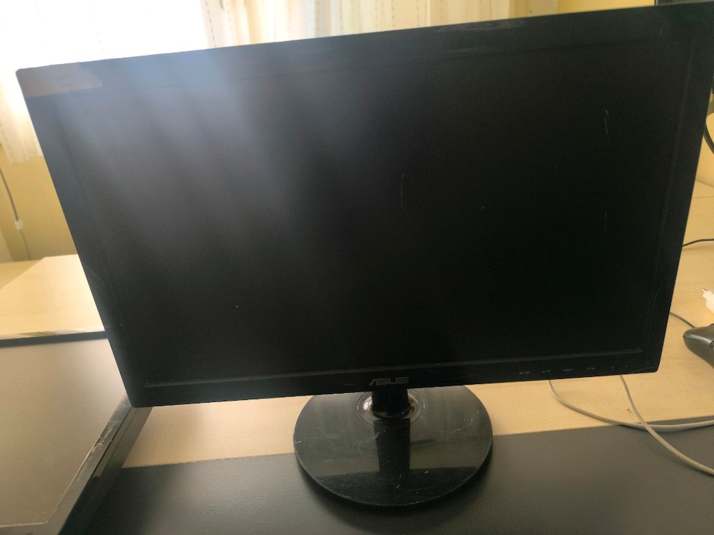 Asus ve Samsung bilgisayar ekranları - 3