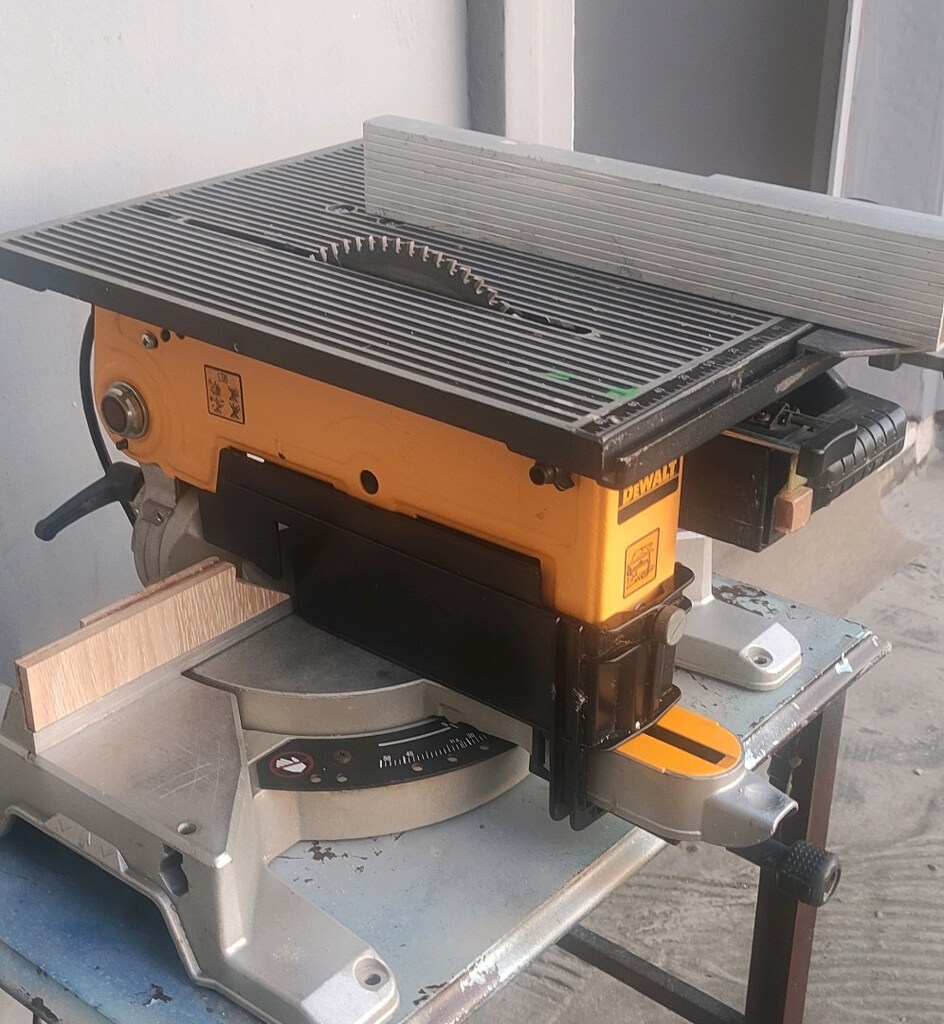 dewalt 250 lik gönye kesme,parke testere, sıfırdan farksız - 4