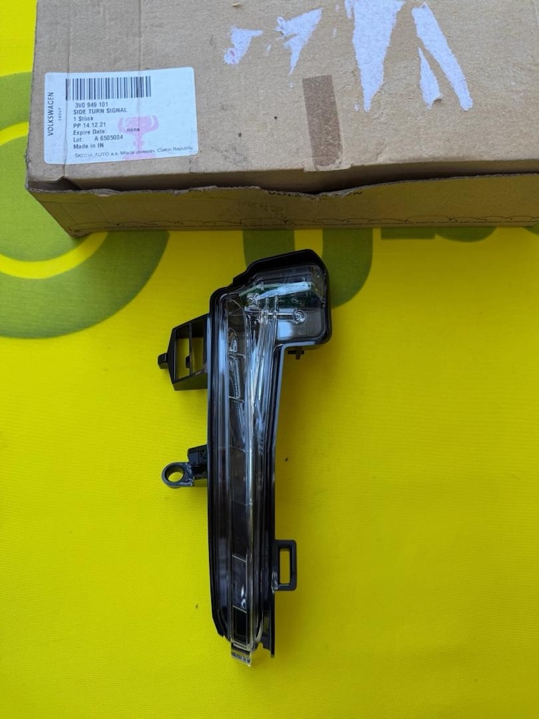Skoda süper b sol ayna sinyali sıfır orjinal 3V0949101 - 2