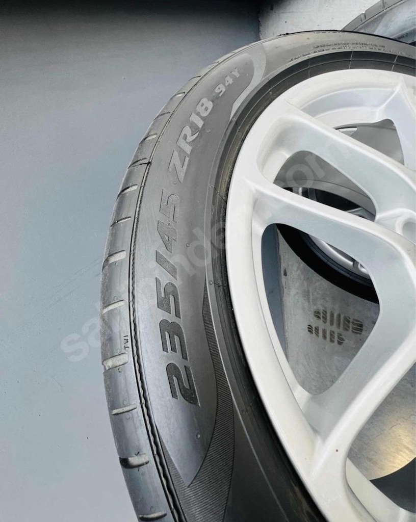 PORSCHE 1000 km de lastik takım. ön 235/45/18 - arka 265/45/18 PİRELLİ - 2