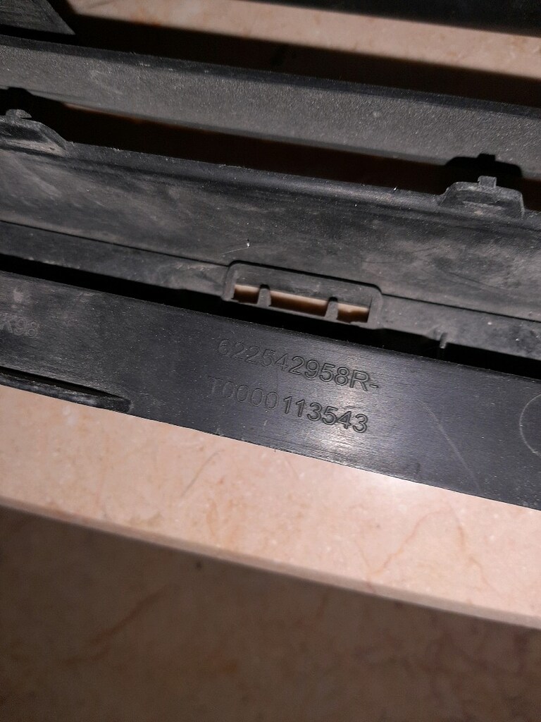 renault clio 4 ön tampon ızgarası - 5