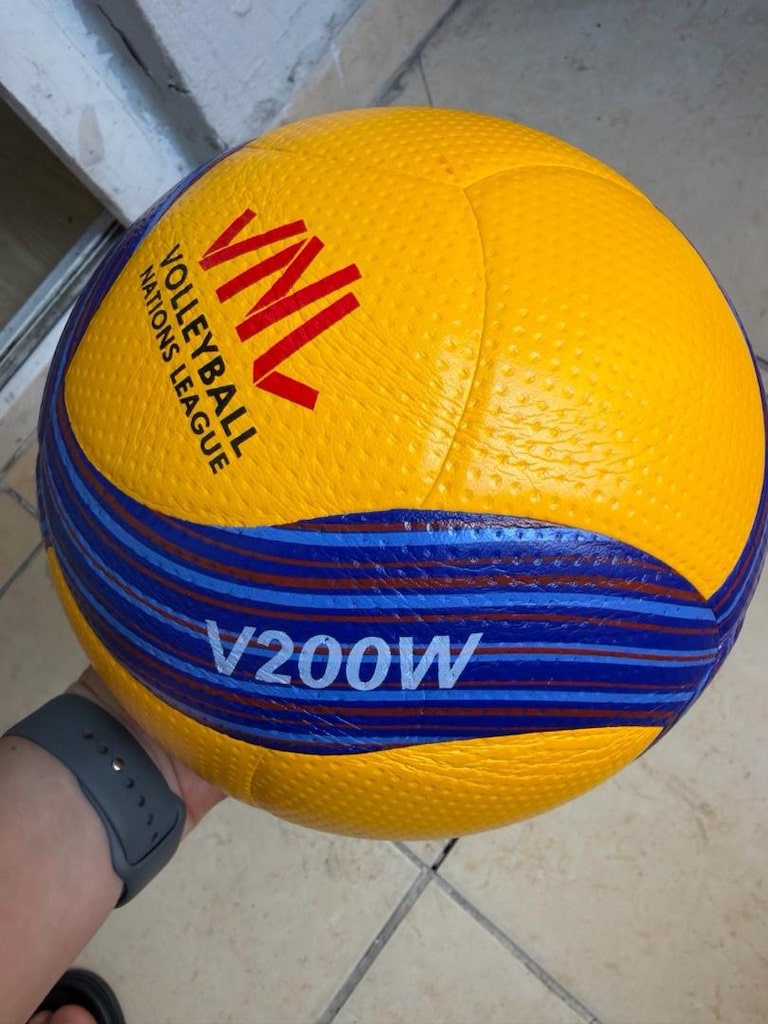 Voleybol topu Mikasa V200W eni tasarım 2026