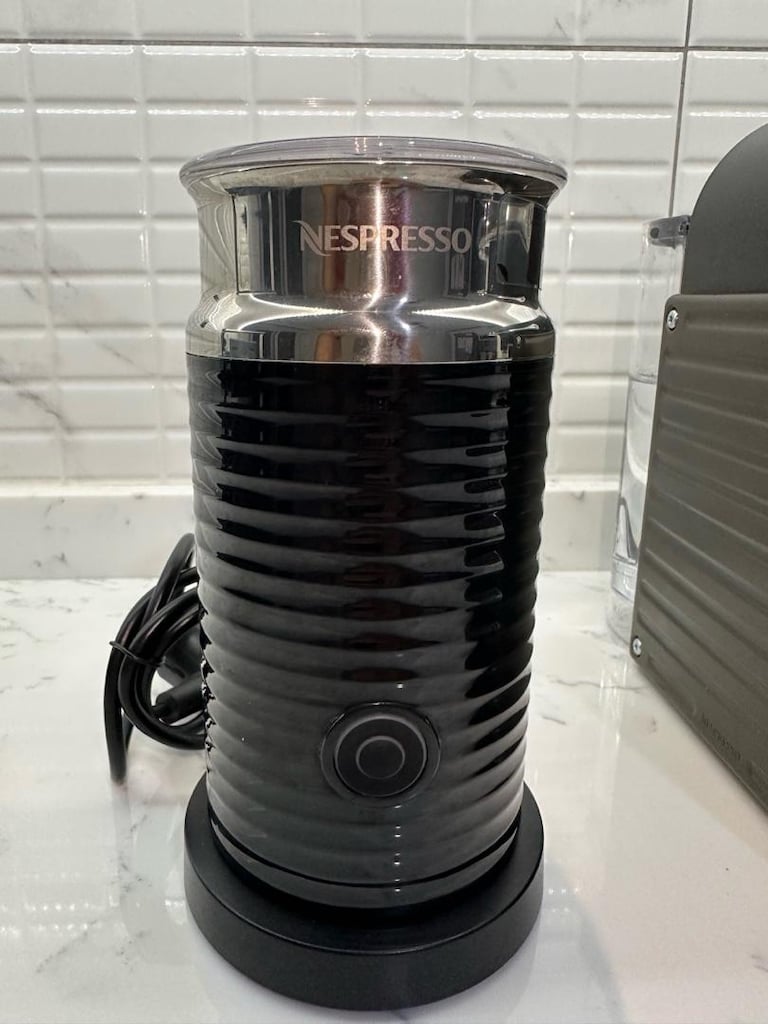 Nespresso C61 Kahve Makinesi + Süt Köpürtücü | Çok Az Kullanıldı - 5