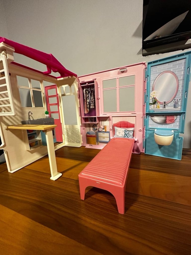 Barbie Bebekler Barbi evi arabası ve diğer eşyalar - 14