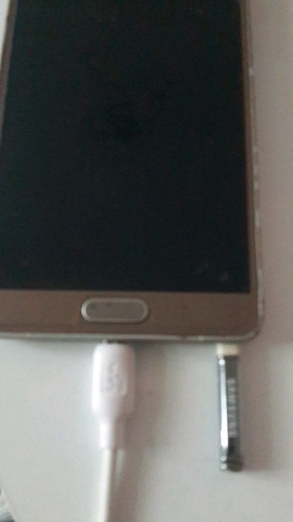 Patron telefonu Samsung Galaxy not 4 32gb seri ekran kırıldı bilginize - 2
