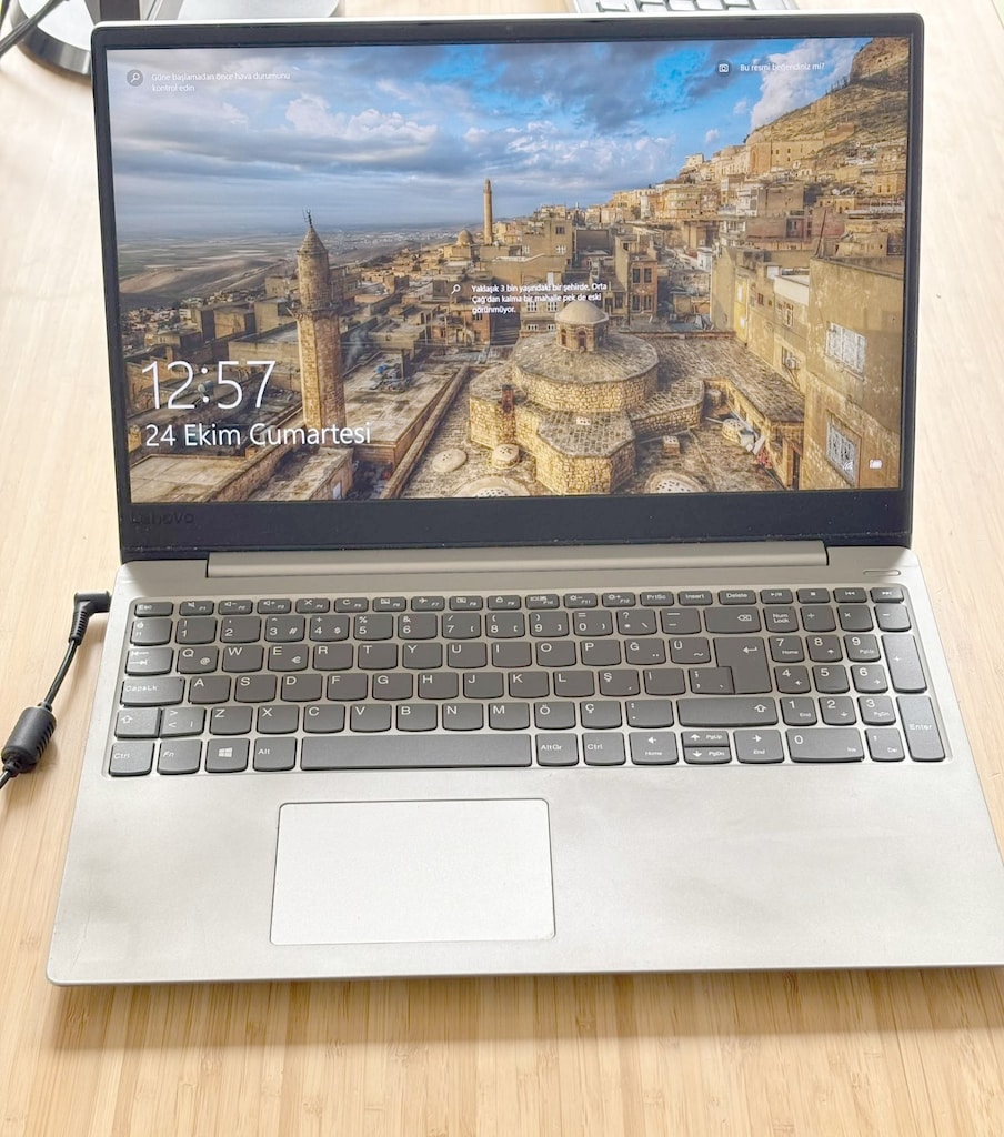 İLK GELEN ALIR! Çift Ekran Kartlı Lenovo i5 / AMD Radeon / 256GB SSD - 3