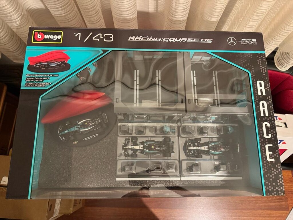 Mercedes Burago 1:43 F1 Yarış ve Pit Ekibi Diecast Seti - 4
