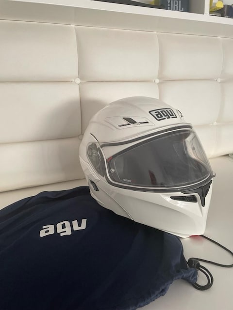 AGV Beyaz motosiklet kaskı