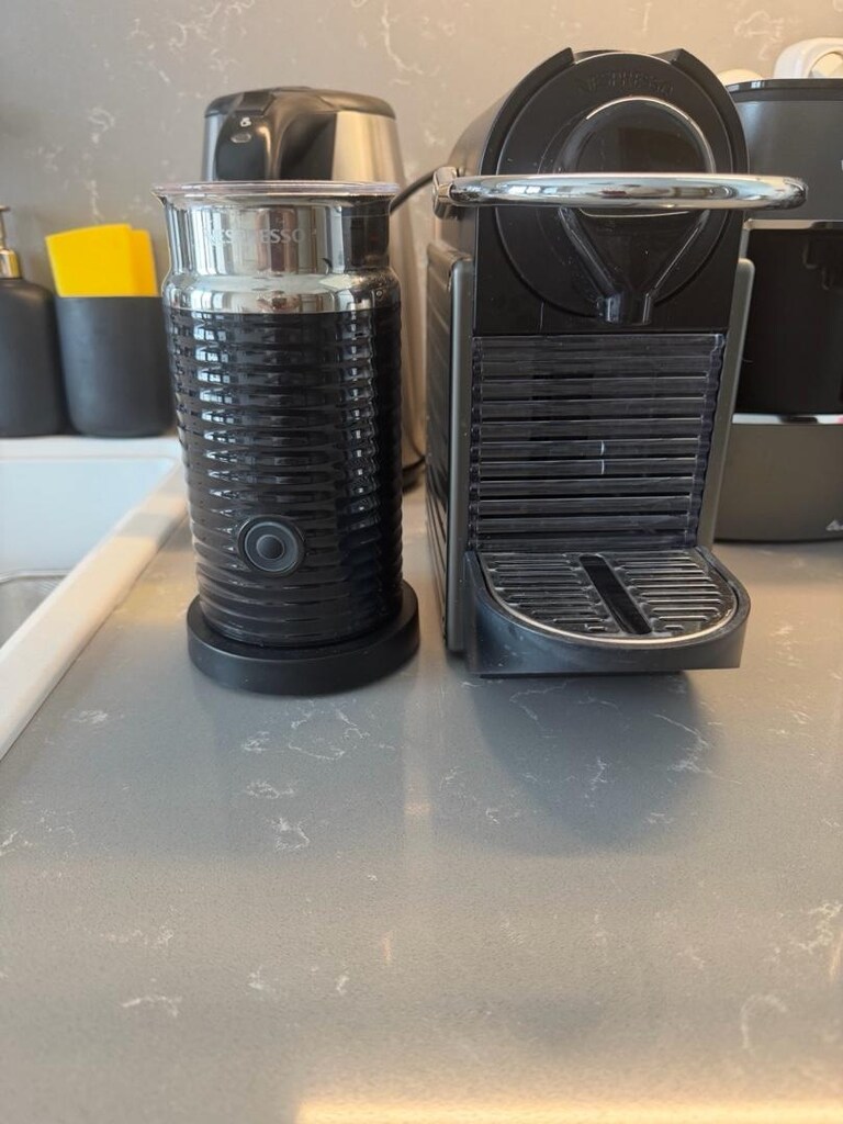 Az kullanılmış Nespresso ve Süt köpürtücü makinesi - 3