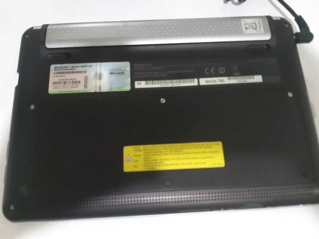 Sony mini book laptop - 10