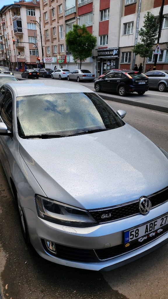 Volkswagen Jetta GLI - 15