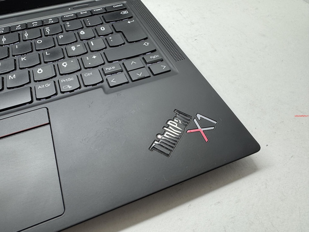 THİNKPAD X1 CARBON İ5 11. NESİL 16 GB RAM 256 M2SSD DOKUNMATİK - 4