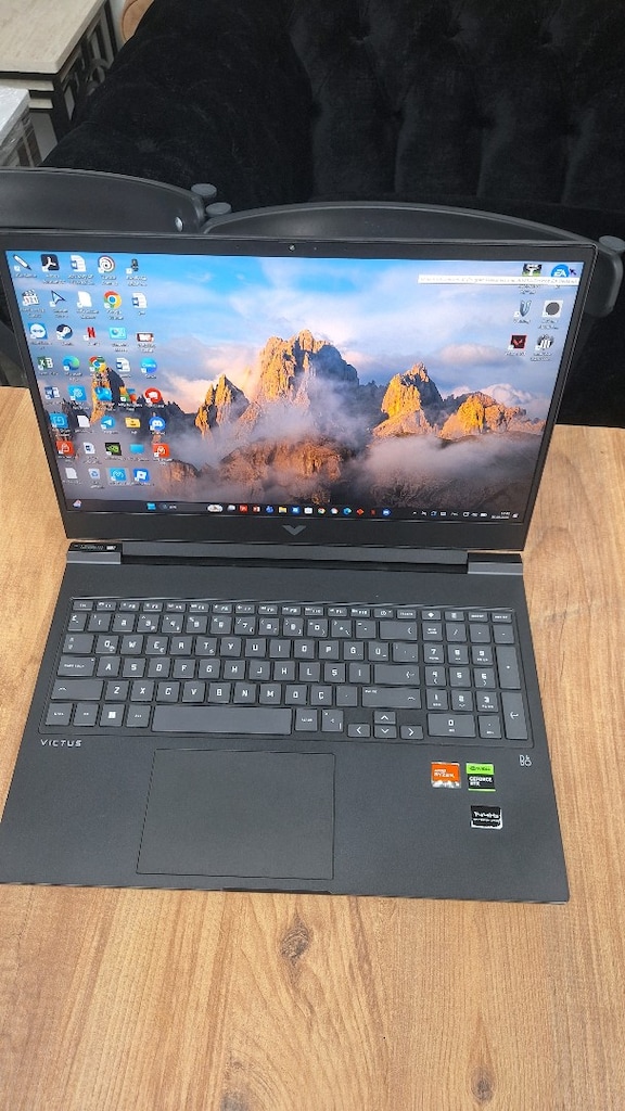 HP Victus 16 Gaming Laptop Ryzen 5 7640HS 16GB RAM 512GB - 3