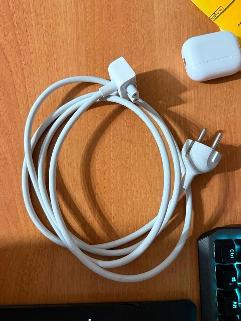 Orijinal Apple MacBook Güç Adaptörü Uzatma Kablosu (1.8 Metre)