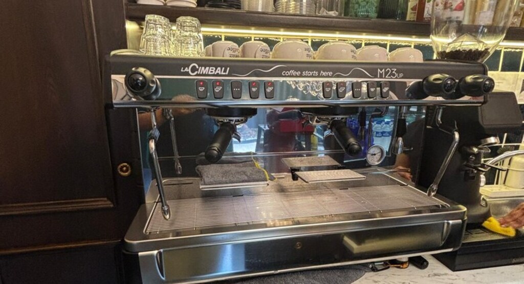 LA CIMBALI M23 UP 2 kaşıklı espresso makinesi (4 aylık sıfır ayarında)