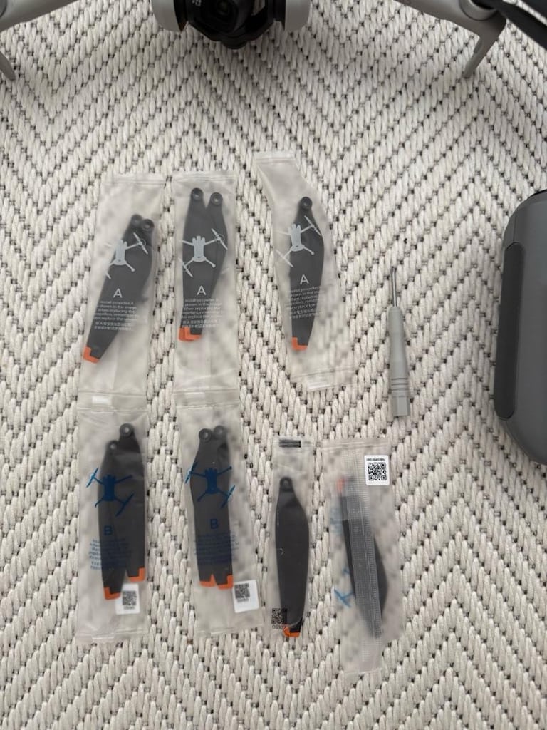 DJI MINI 4 PRO FLY MORE COMBO PLUS (DJI RC 2) - 5