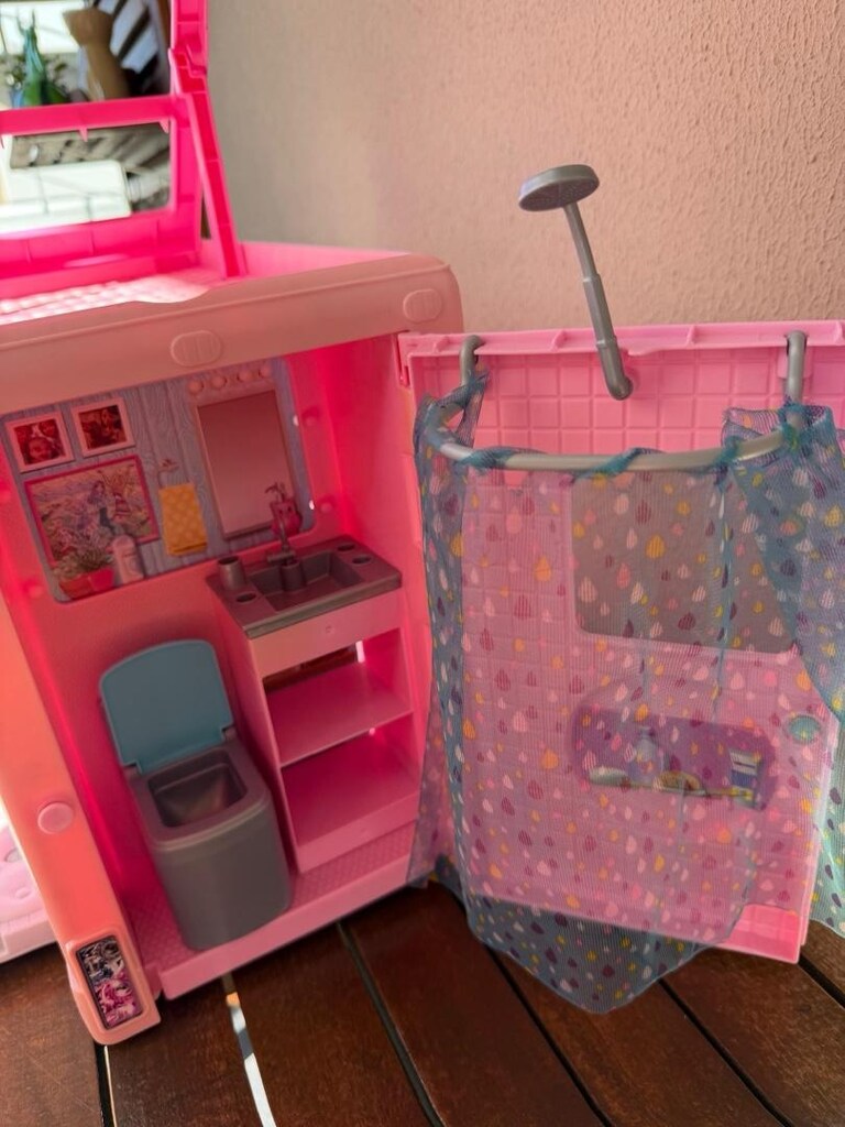 Barbie’nin 3’ü Bir Arada Muhteşem Karavanı ve Aksesuarları - 4