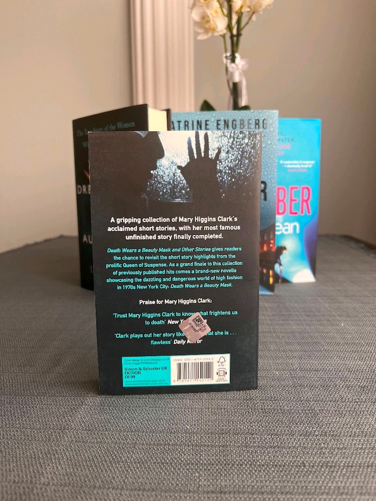 Death Wears a Beauty Mask İngilizce Gerilim Gizem Roman Kitap - 6