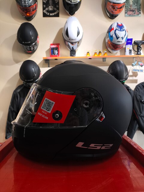 LS2 Strobe 2 Mat Siyah Çene Açılır