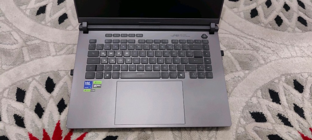 Asus ROG Strix G615 | Ultra 7 255HX | RTX 5070Ti | 16GB RAM - 5