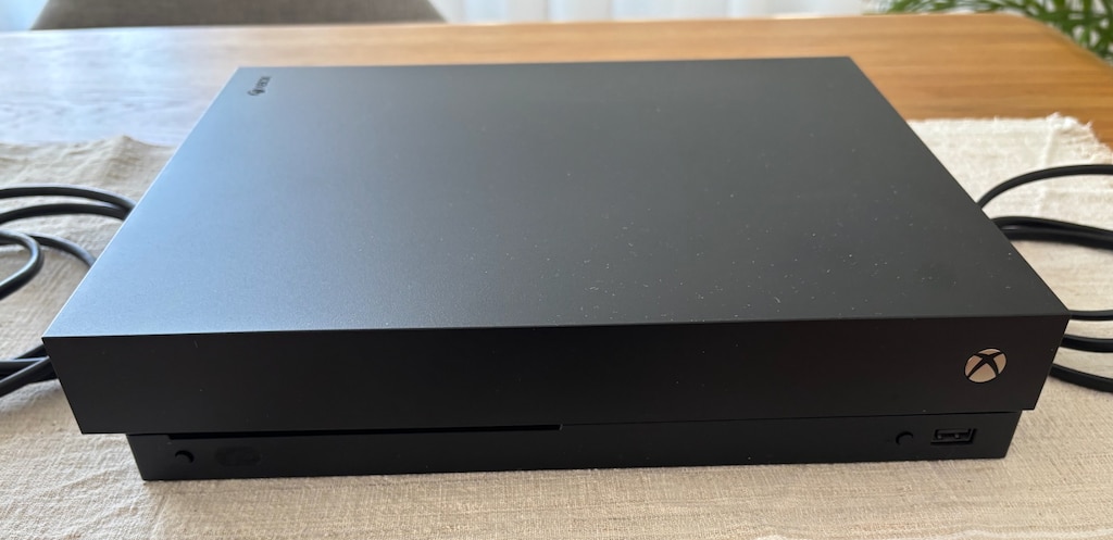 Xbox One X - 3