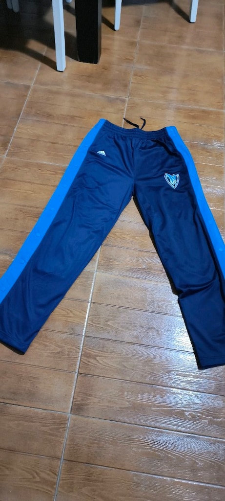Adidas yanları çıt çıtlu eşofman..