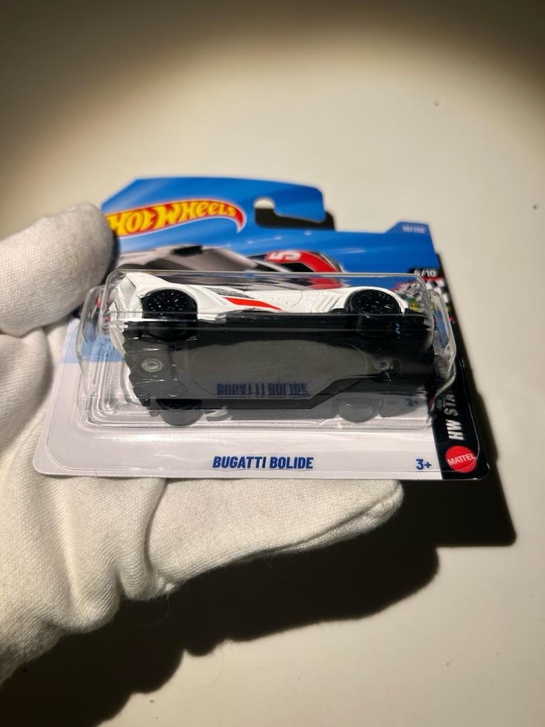 Hot Wheels Bugatti Bolide - 4