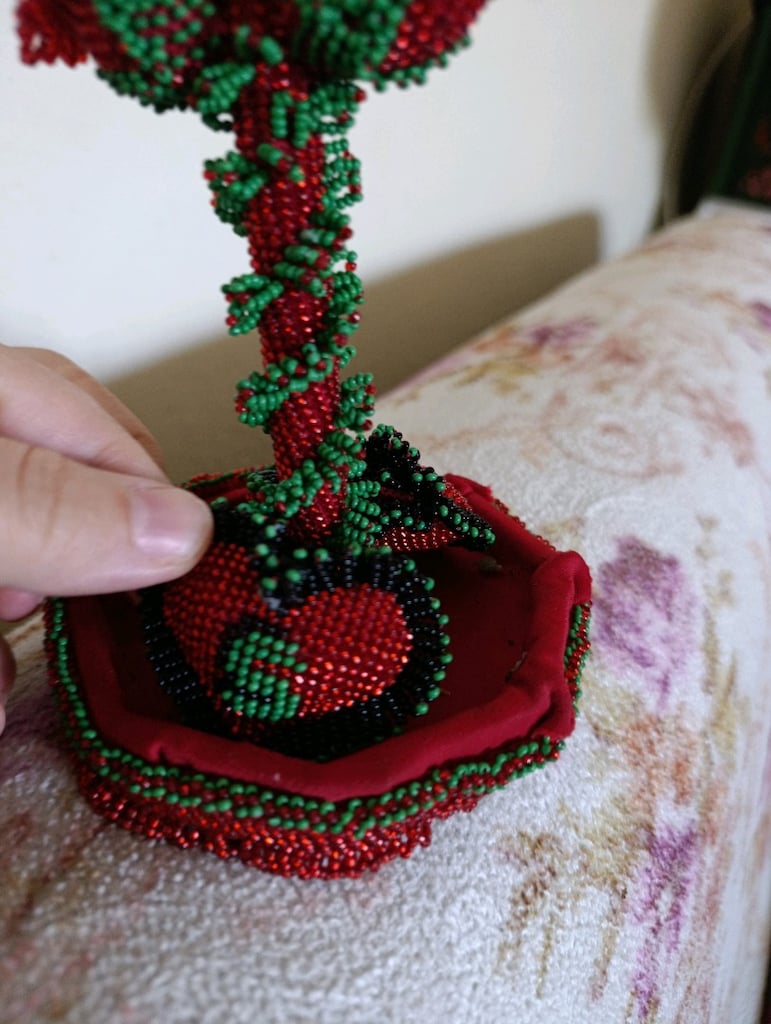 a ve s harfleri yazılı kalpler olan boncuk işi süs - 3