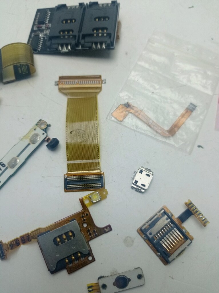 Eski Model Cep Parçaları - 3