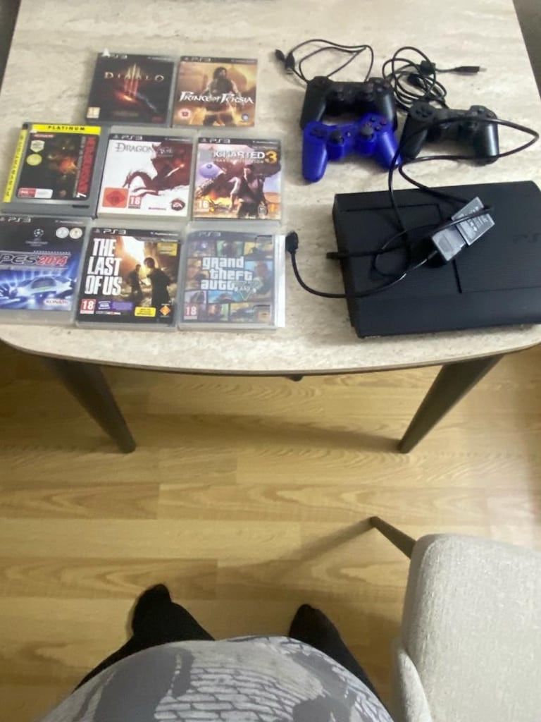 PS3 Super Slim 320 GB | 3 Sony Kol | 15 Yüklü Oyun + 8 Disk Oyun | - 7