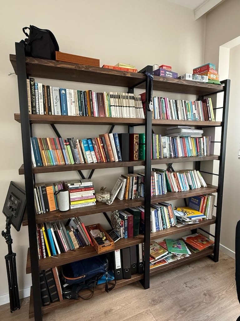 Ahşap Masa ve Kitaplık - 4