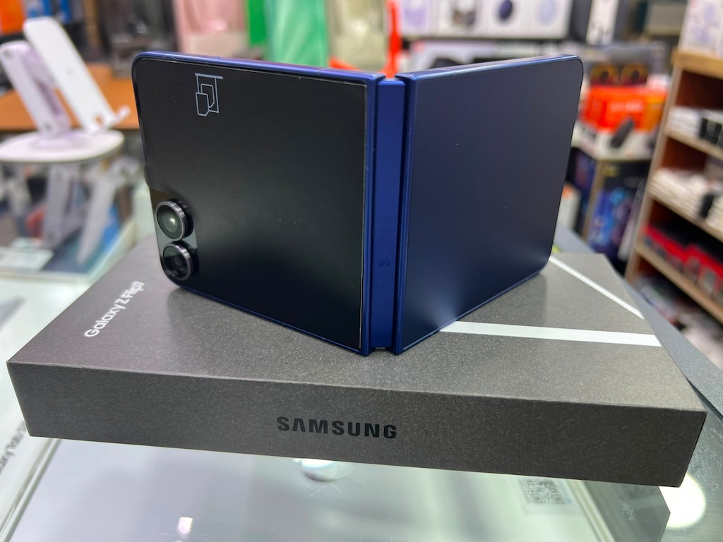 SAMSUNG Z Flip 7 - 12/256 GB - Samsung TR Garantili - 3