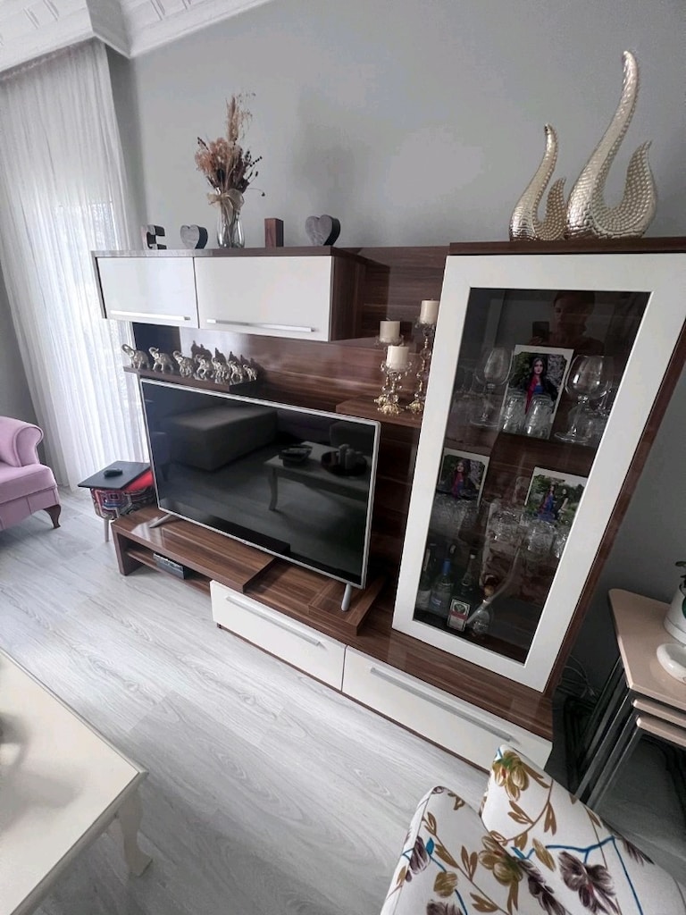TV ünitesi vitrinli - 2