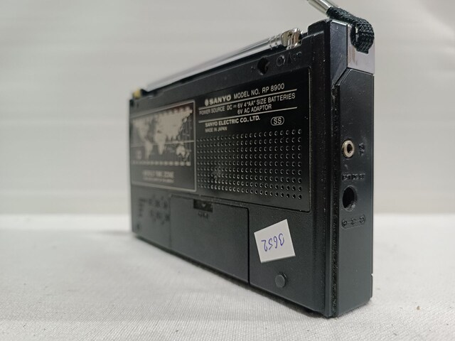 RADYO 8 BAND SANYO