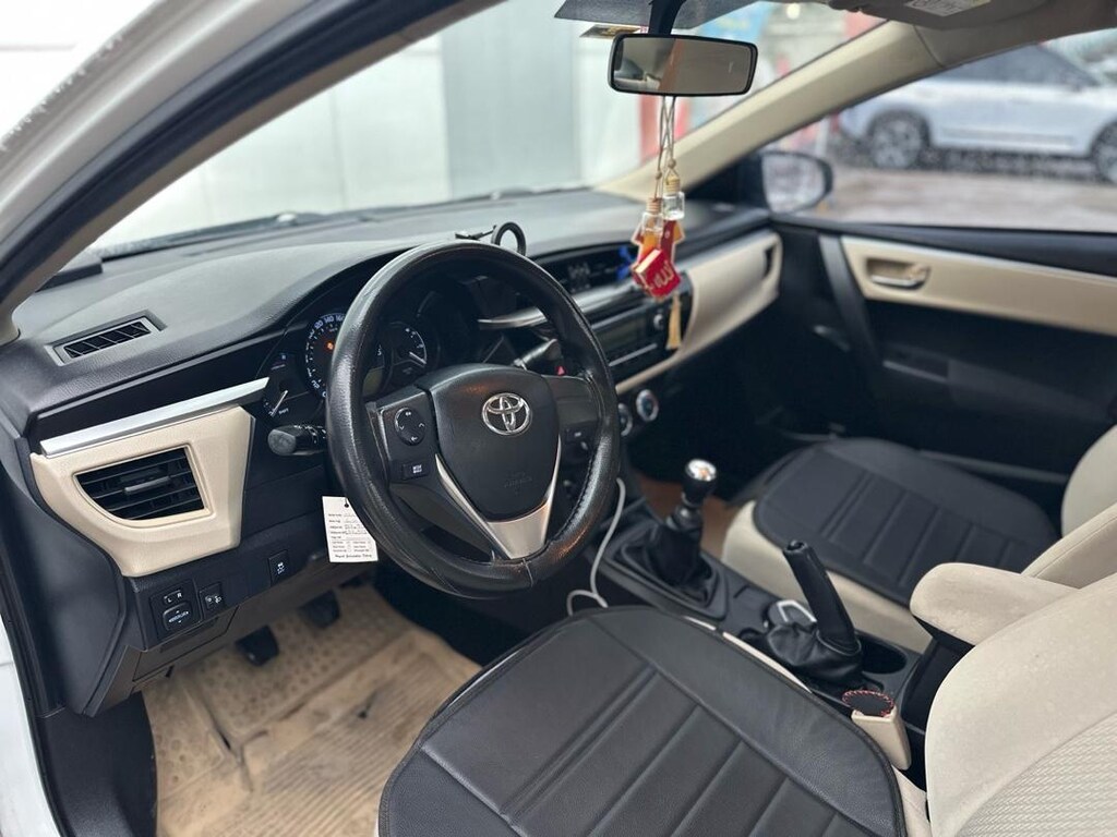 2014 Toyota corolla - 11