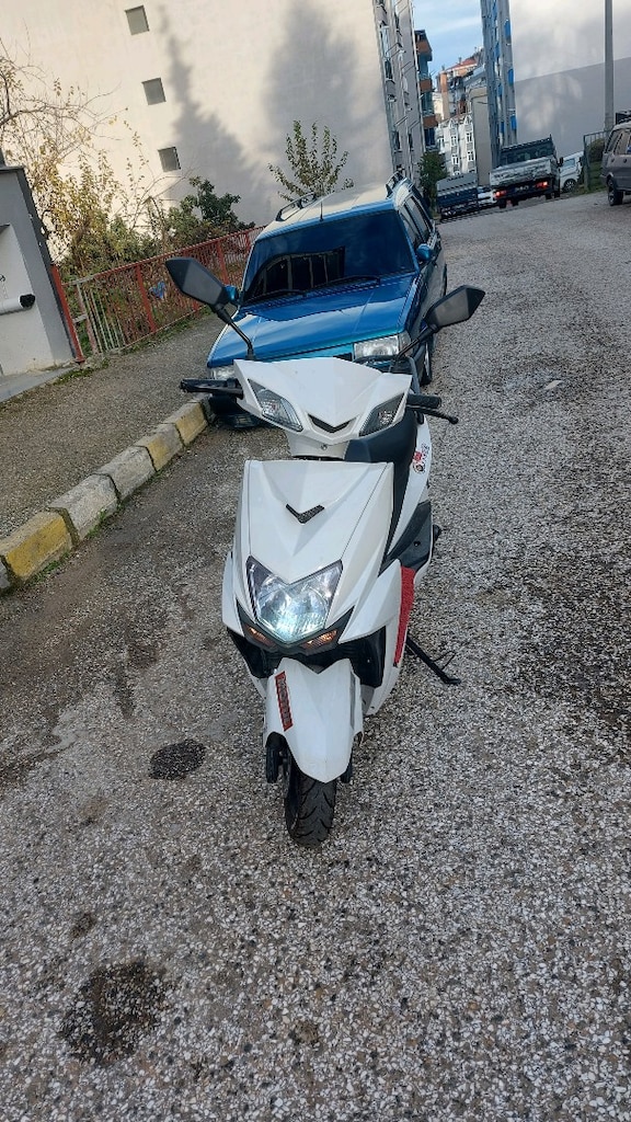 Sıfır Ayarında Elektrikli Scooter - 275 KM - Temiz ve Masrafsiz - 3