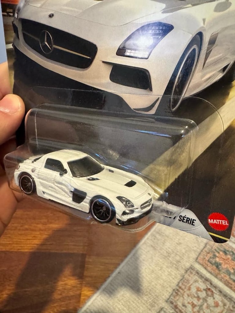 Hot Wheels Mercedes-Benz SLS AMG Coupe - 3