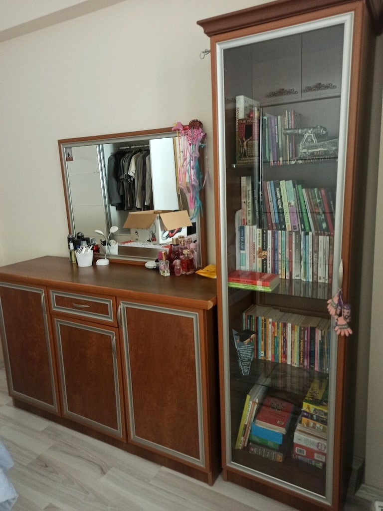 aynalı konsol ve tek Kapaklı vitrin (Gümüşlük)sağlam kaliteli ve ağır - 2