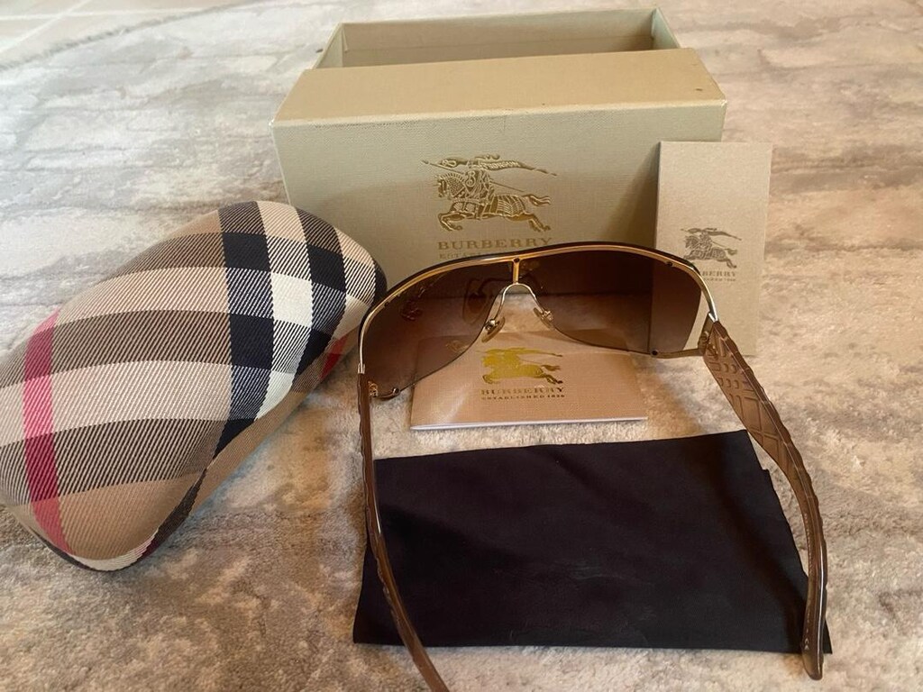 Burberry güneş gözlüğü yepyeni