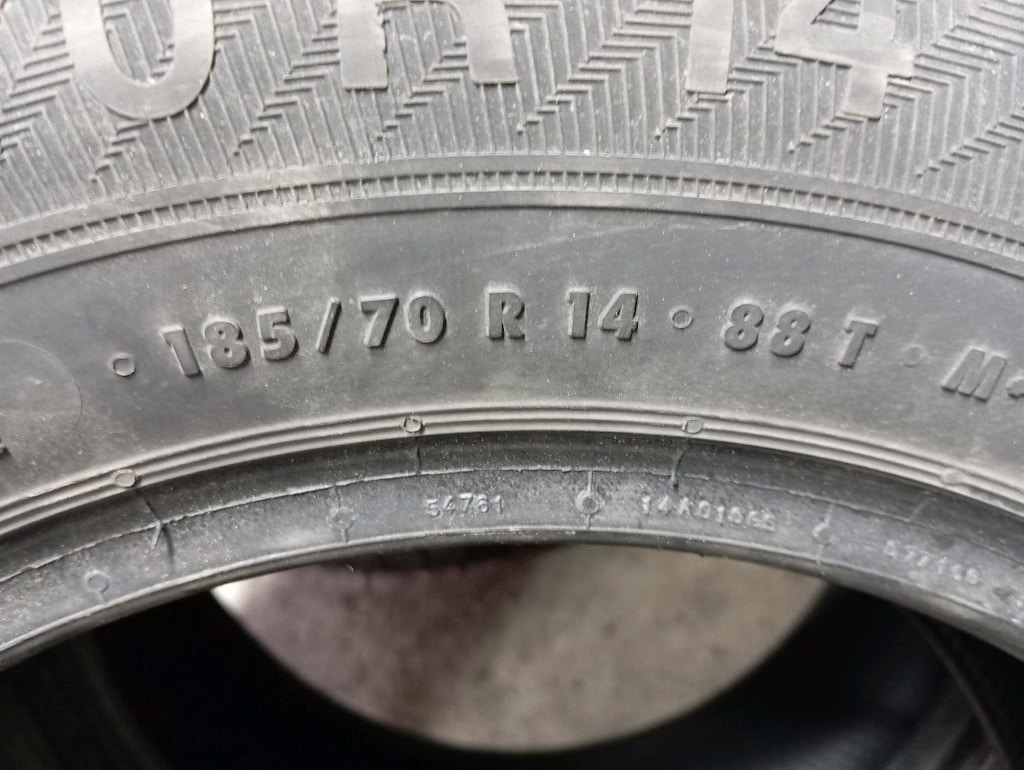 185 70 14 Gislaved marka kış lastiği 2021 tarihli iki adet var elimde - 4