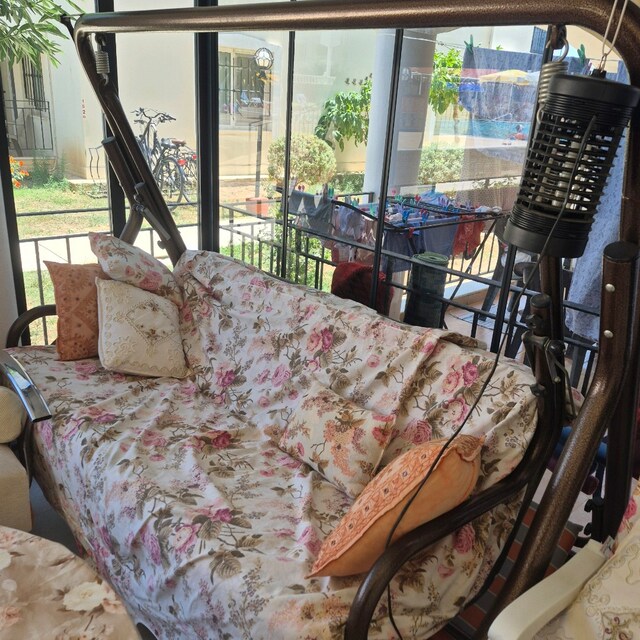 Temiz Balkon Salıncağı