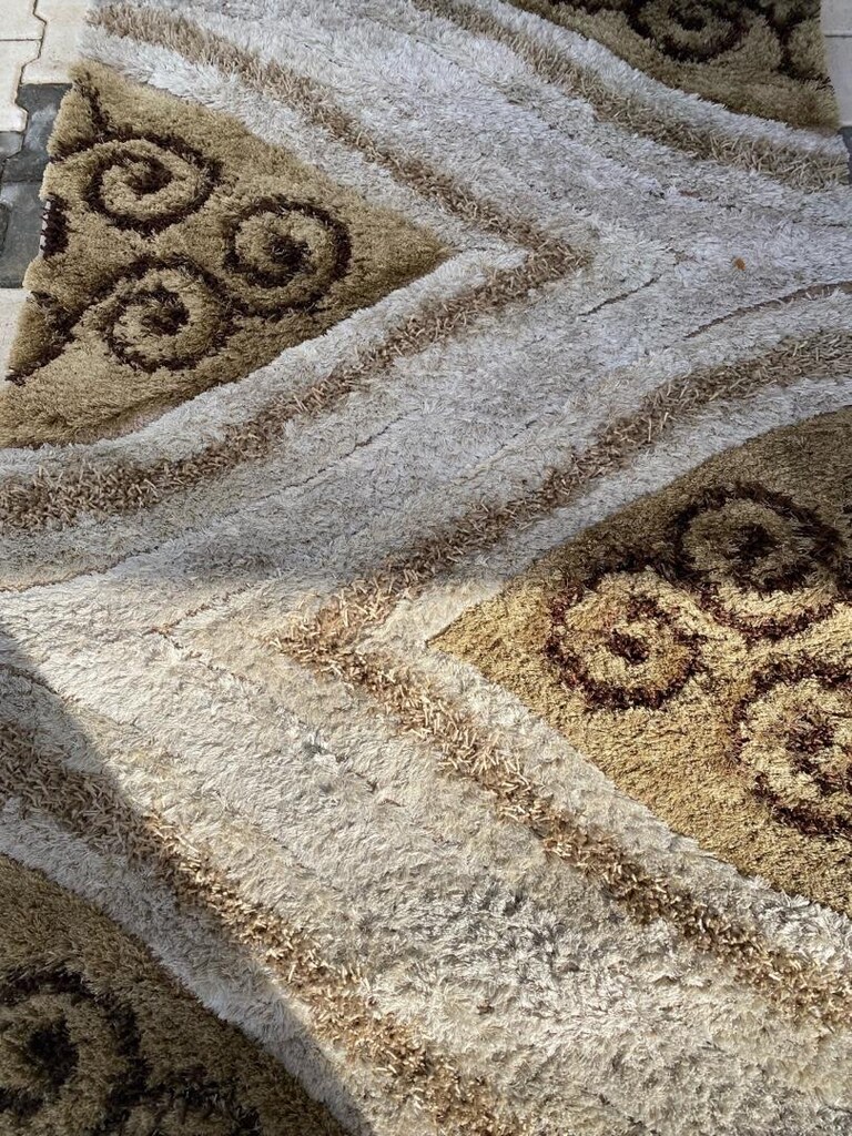 Kahverengi Halı