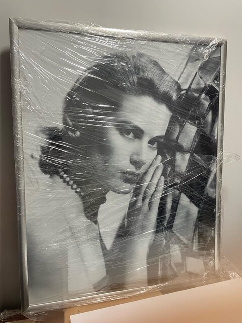 Grace Kelly çerçeveli poster