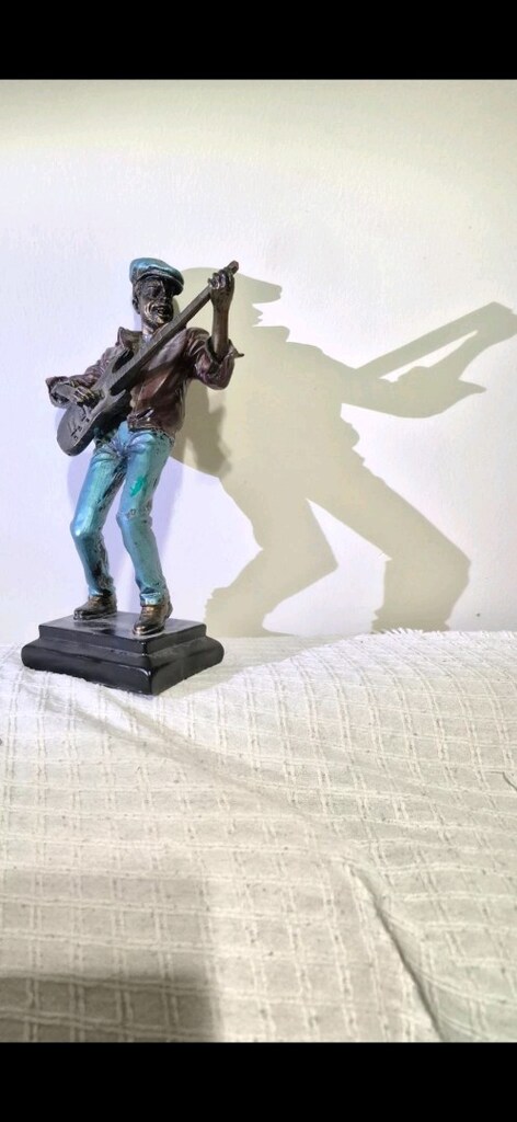 Gitar çalan adam biblo - 6