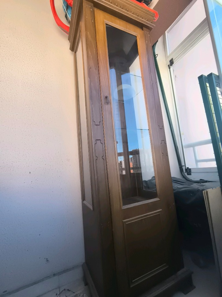 tekli canlı cam raflı dolap - 2