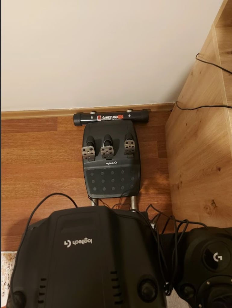 Logitech g29 + shifter + stand - 2