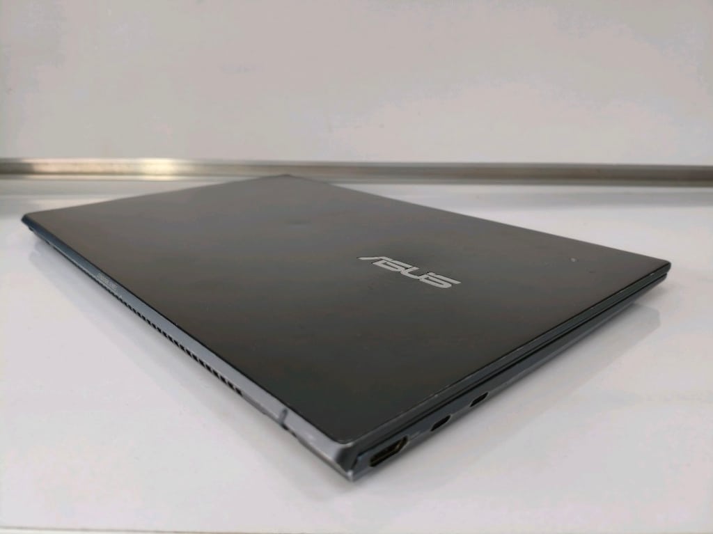 Asus Zenbook - 3