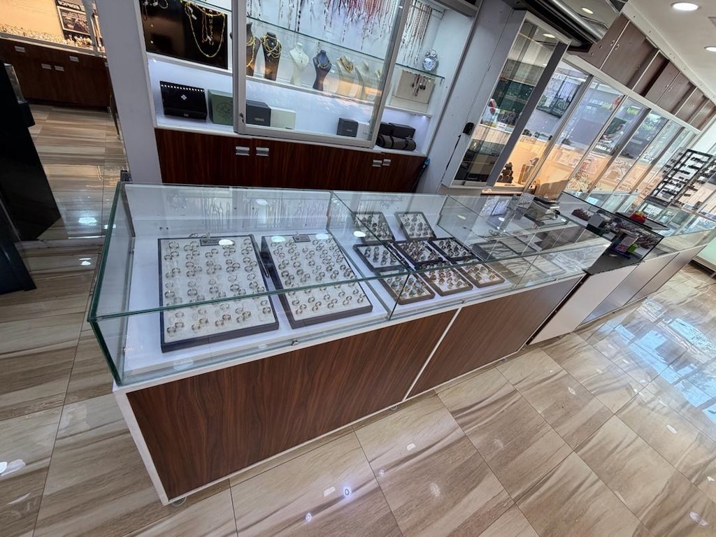 SATILIK SAAT VE GÜMÜŞ VİTRİNİ - 8